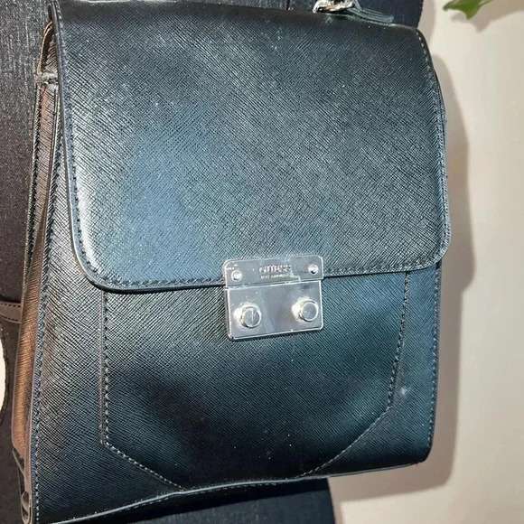 GUESS Los Angeles Unisex Black Vegan Small Silver Tone Hardware display picture 2